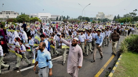 hundreds-from-pakistan-to-march-toward-kashmir-border