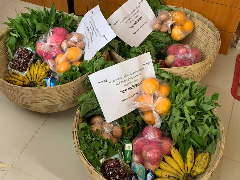 নবাবগঞ্জে করোনা রোগীদের বাড়িতে পুষ্টিকর খাবার প্রদান (2)