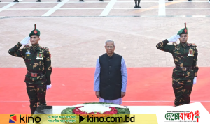 আজ রোববার প্রধান উপদেষ্টা অধ্যাপক মুহাম্মদ ইউনূস শহীদ বুদ্ধিজীবী দিবসে রাজধানীর মিরপুরে শহীদ বুদ্ধিজীবী স্মৃতিসৌধে পুষ্পস্তবক অর্পণ করে জাতির শ্রেষ্ঠ সন্তানদের প্রতি গভীর শ্রদ্ধা জানান । ছবি : সিএ প্রেস উইং